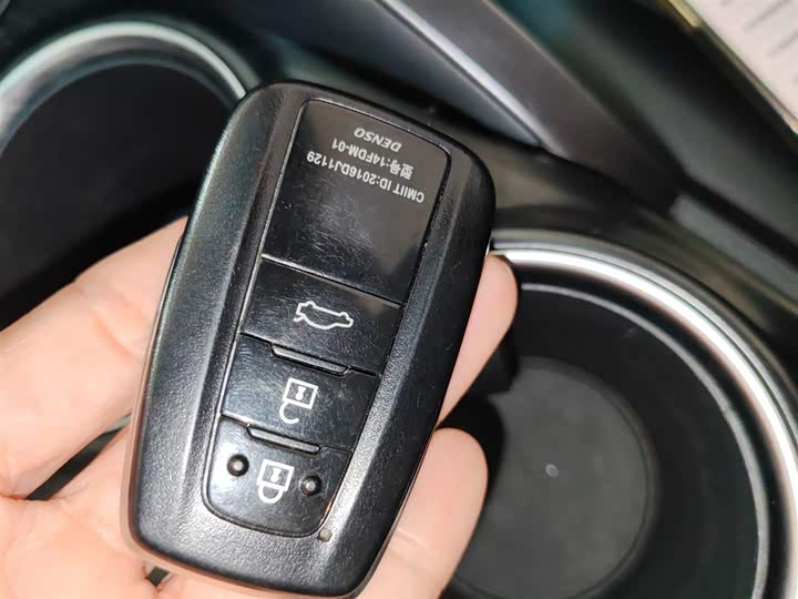 Фото 9 - Toyota Camry