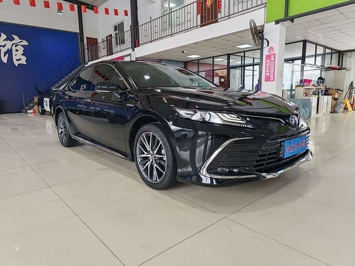 Фото 3 - Toyota Camry