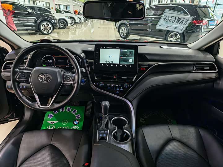 Фото 6 - Toyota Camry