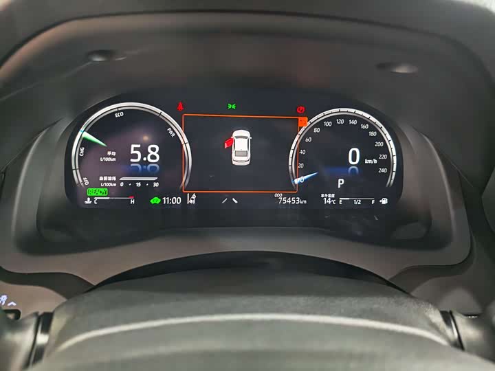 Фото 8 - Toyota Camry