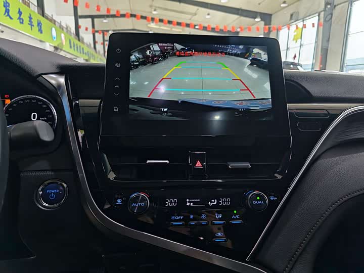 Фото 9 - Toyota Camry