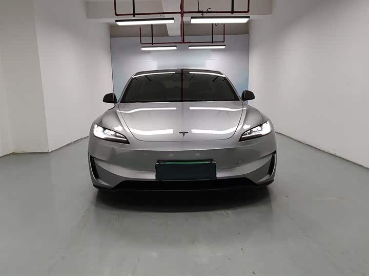 Фото 3 - Tesla Model 3