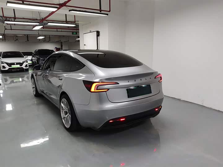 Фото 5 - Tesla Model 3