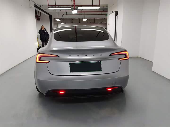 Фото 6 - Tesla Model 3