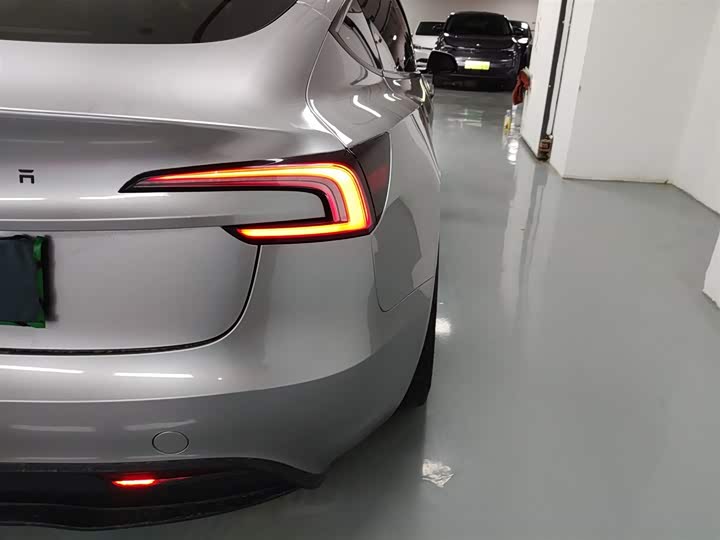 Фото 8 - Tesla Model 3