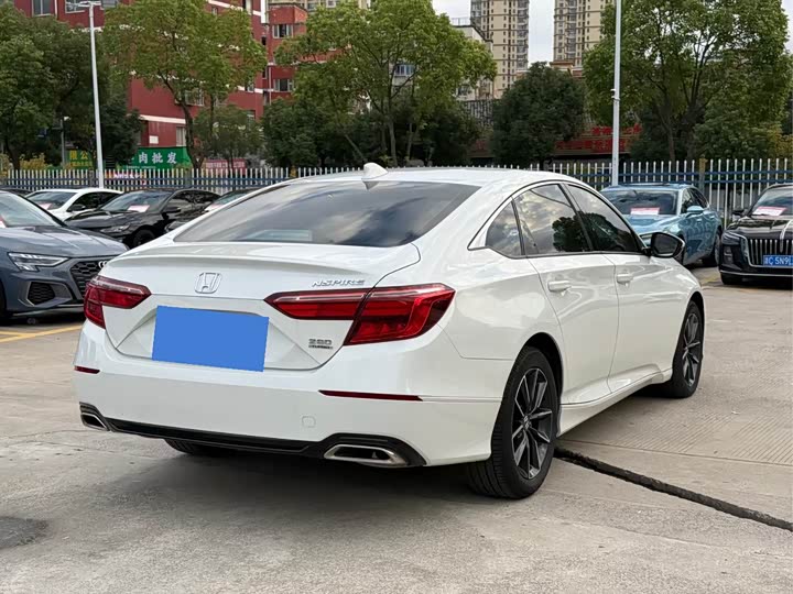 Фото 4 - Honda Inspire