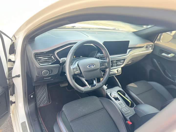 Фото 5 - Ford Focus