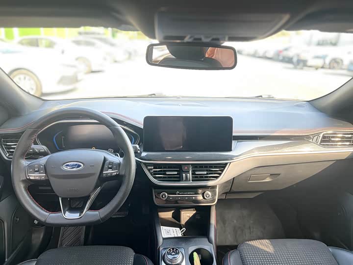 Фото 8 - Ford Focus