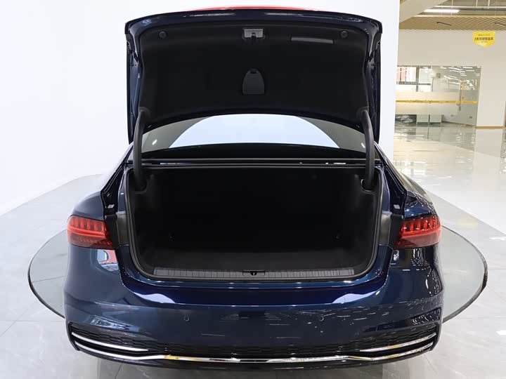 Фото 7 - Audi A7L