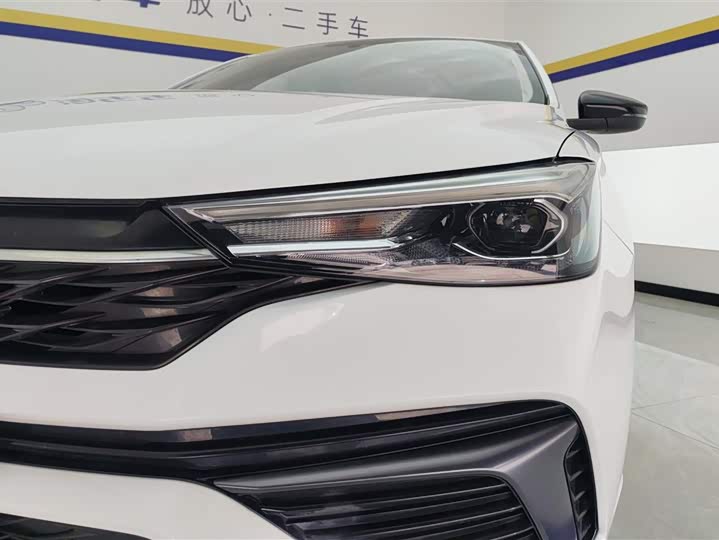 Фото 5 - Roewe i5