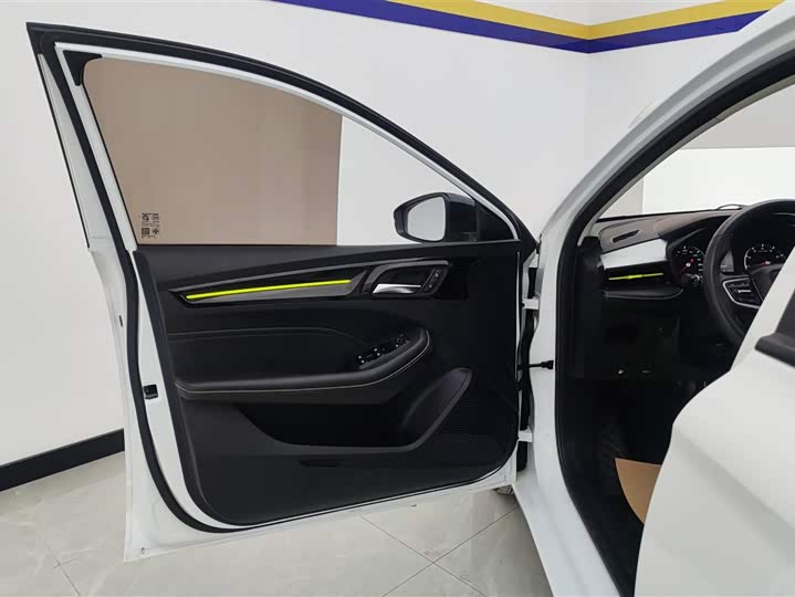 Фото 7 - Roewe i5