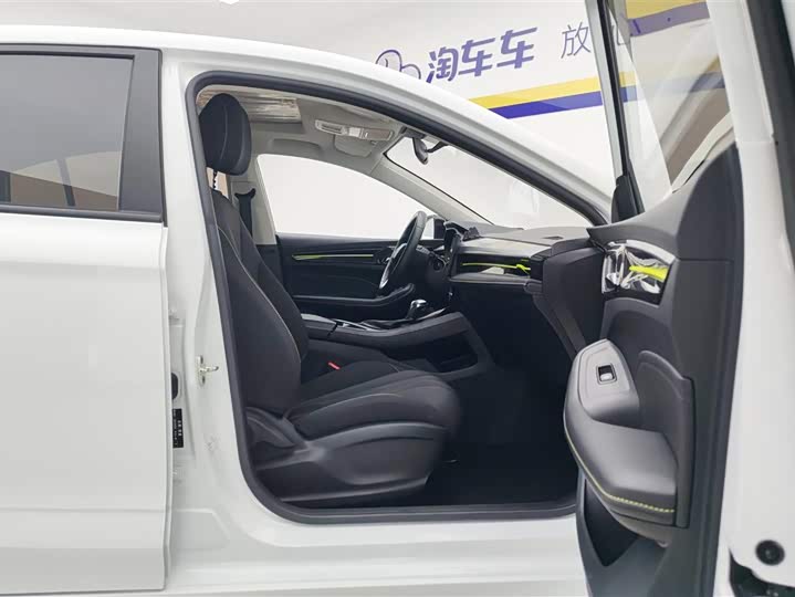 Фото 8 - Roewe i5