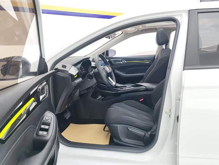 Фото 9 - Roewe i5