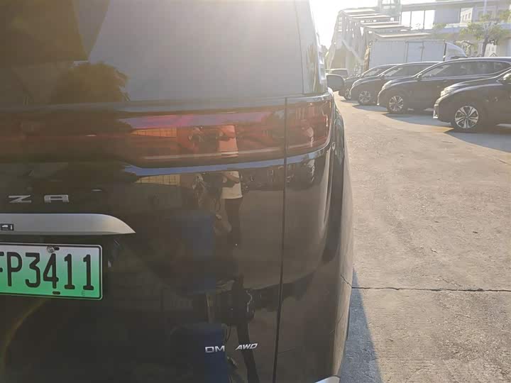 Фото 8 - Denza D9