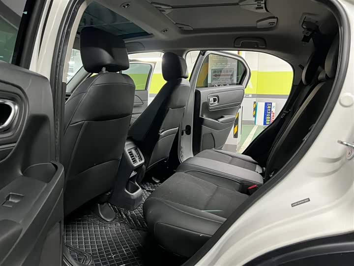 Фото 8 - Honda Vezel