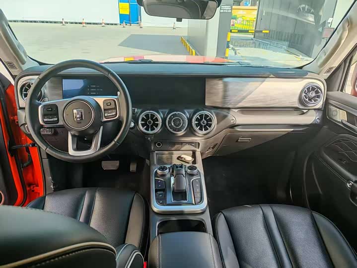 Фото 4 - Tank 300