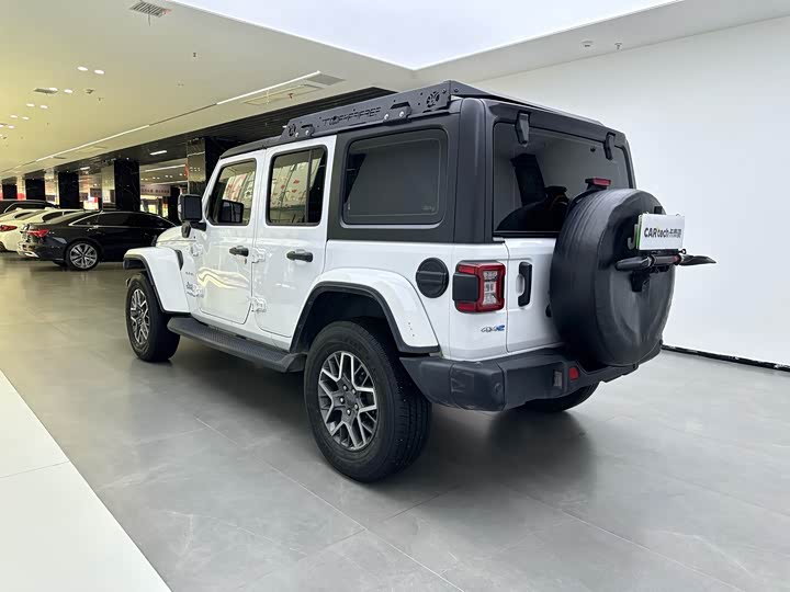 Фото 4 - Jeep Wrangler Hybrid