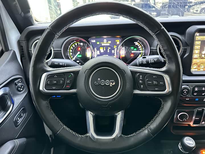 Фото 8 - Jeep Wrangler Hybrid