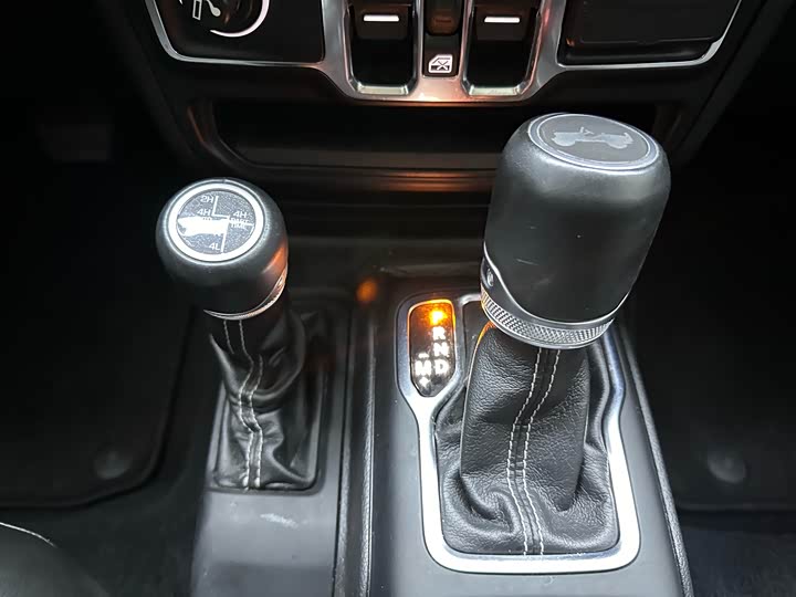 Фото 9 - Jeep Wrangler Hybrid