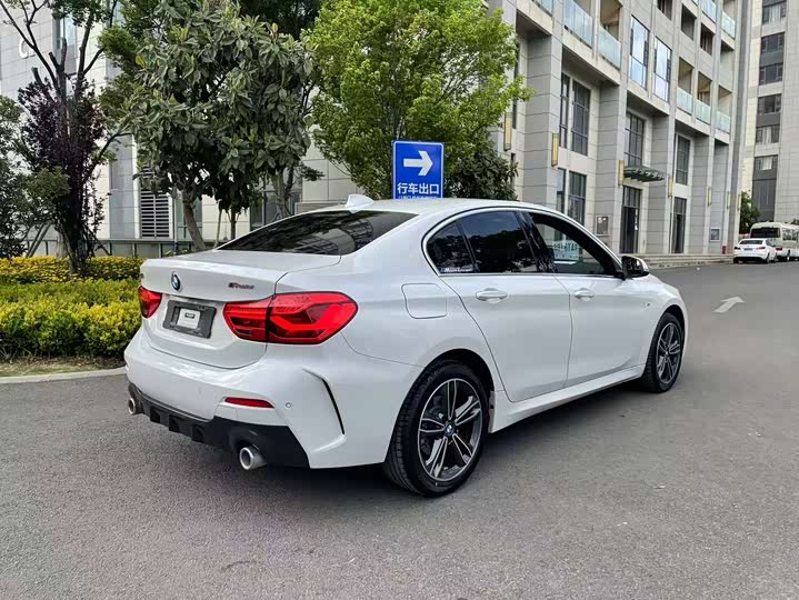 Фото 3 - BMW 1 Series
