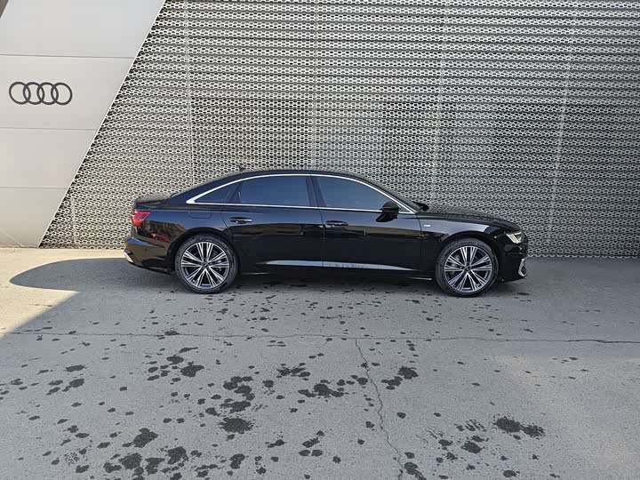 Фото 5 - Audi A6L