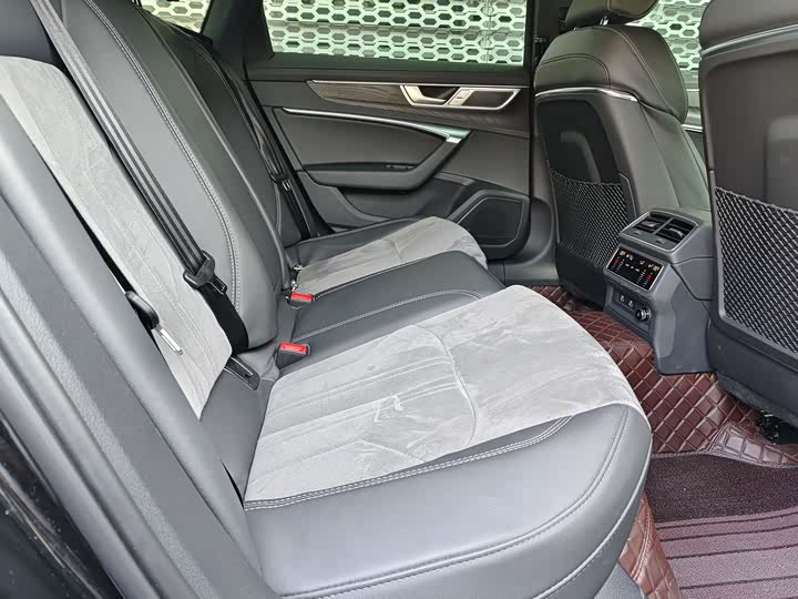 Фото 6 - Audi A6L