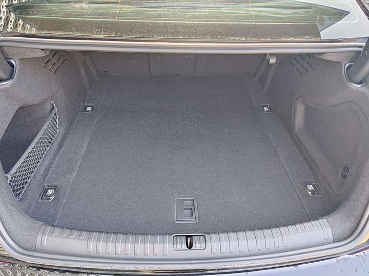 Фото 7 - Audi A6L