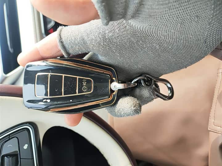 Фото 9 - Geely Monjaro