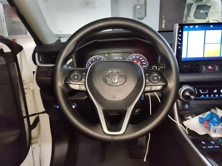 Фото 3 - Toyota RAV4