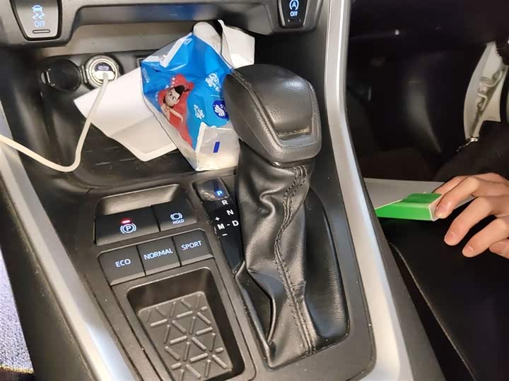 Фото 7 - Toyota RAV4