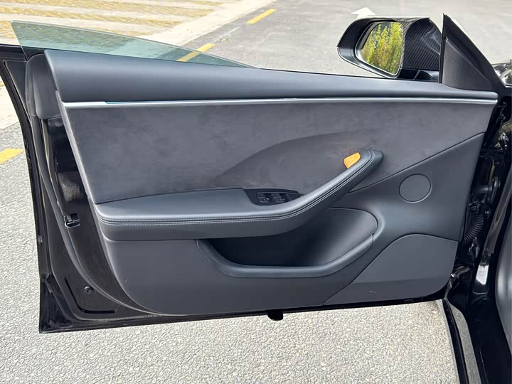 Фото 4 - Tesla Model 3