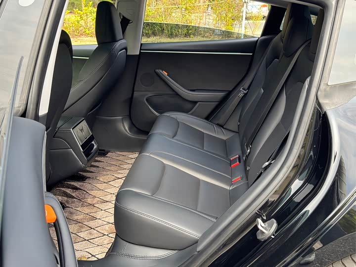 Фото 5 - Tesla Model 3