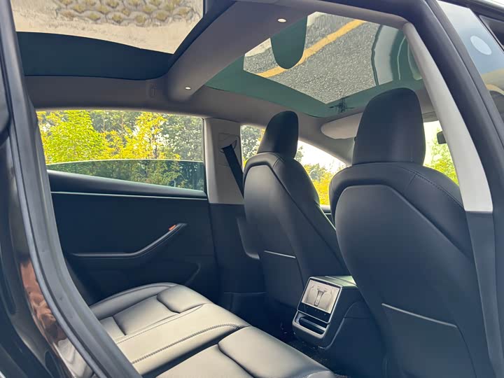 Фото 7 - Tesla Model 3