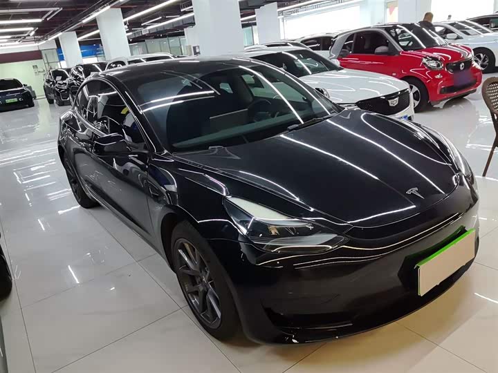 Фото 4 - Tesla Model 3