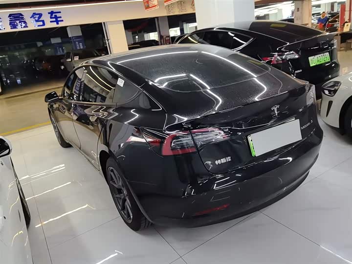 Фото 5 - Tesla Model 3