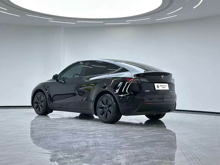 Фото 3 - Tesla Model Y