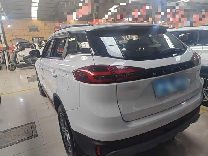 Фото 5 - Geely Atlas