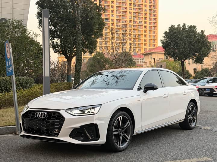 Фото 1 - Audi A4L