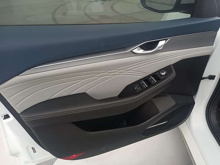 Фото 9 - Geely Preface