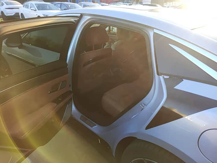 Фото 4 - BYD Han L