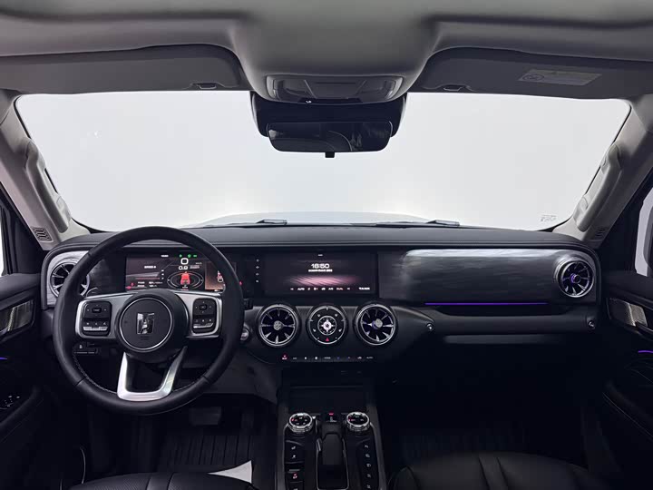 Фото 9 - Tank 300