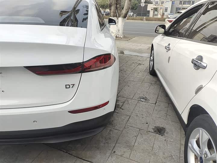 Фото 8 - Roewe D7