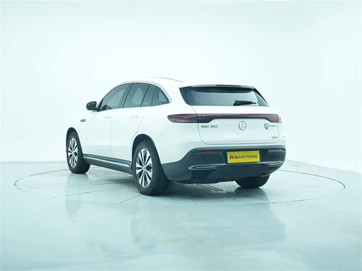 Фото 6 - Mercedes-Benz EQC