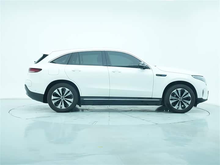 Фото 9 - Mercedes-Benz EQC