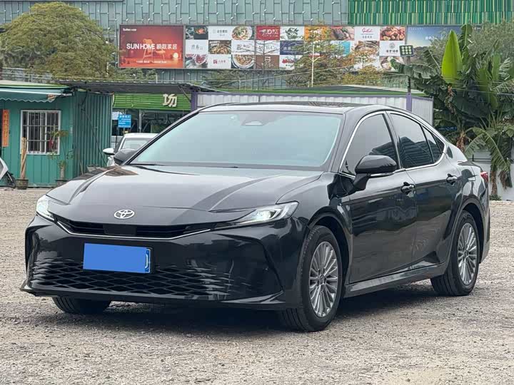 Фото 1 - Toyota Camry