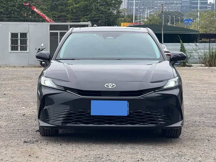 Фото 2 - Toyota Camry