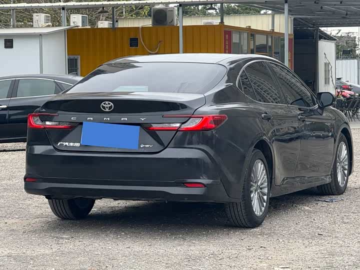 Фото 5 - Toyota Camry