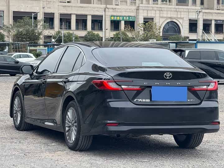 Фото 6 - Toyota Camry