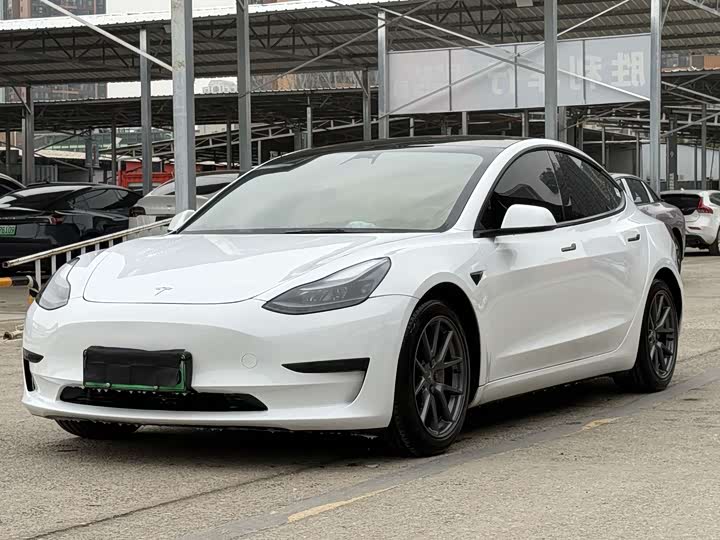 Фото 1 - Tesla Model 3