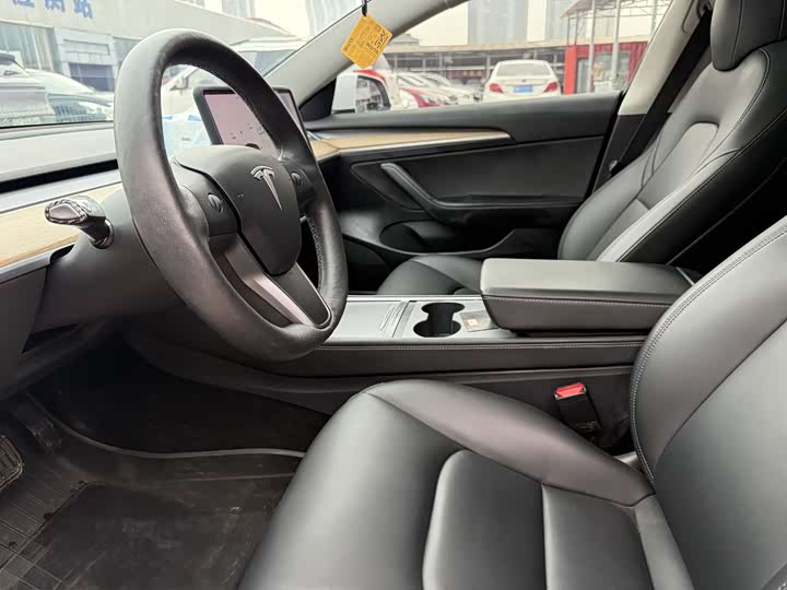 Фото 4 - Tesla Model 3